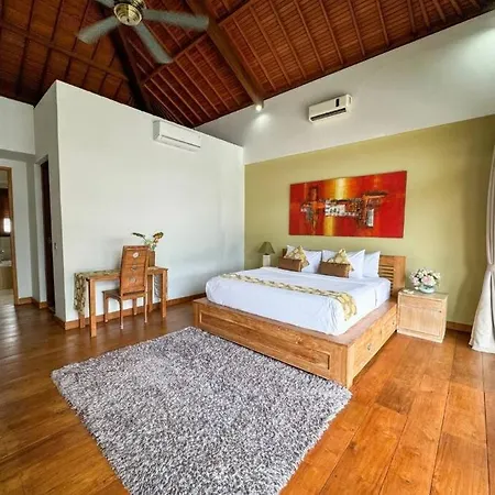 Party Size 4 Bedroom Villa Kerobokan